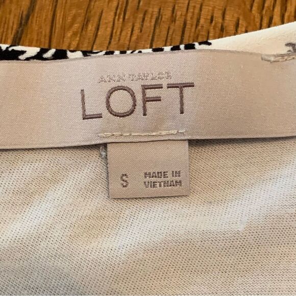 LOFT TANK TOP WOMENS SMALL BLUE WHITE CREW NECK SWING KEY HOLE POLYESTER RAYON. - Picture 7 of 11